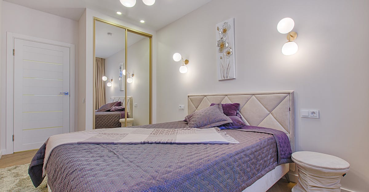 How to create a focal point with a mirrored wardrobe