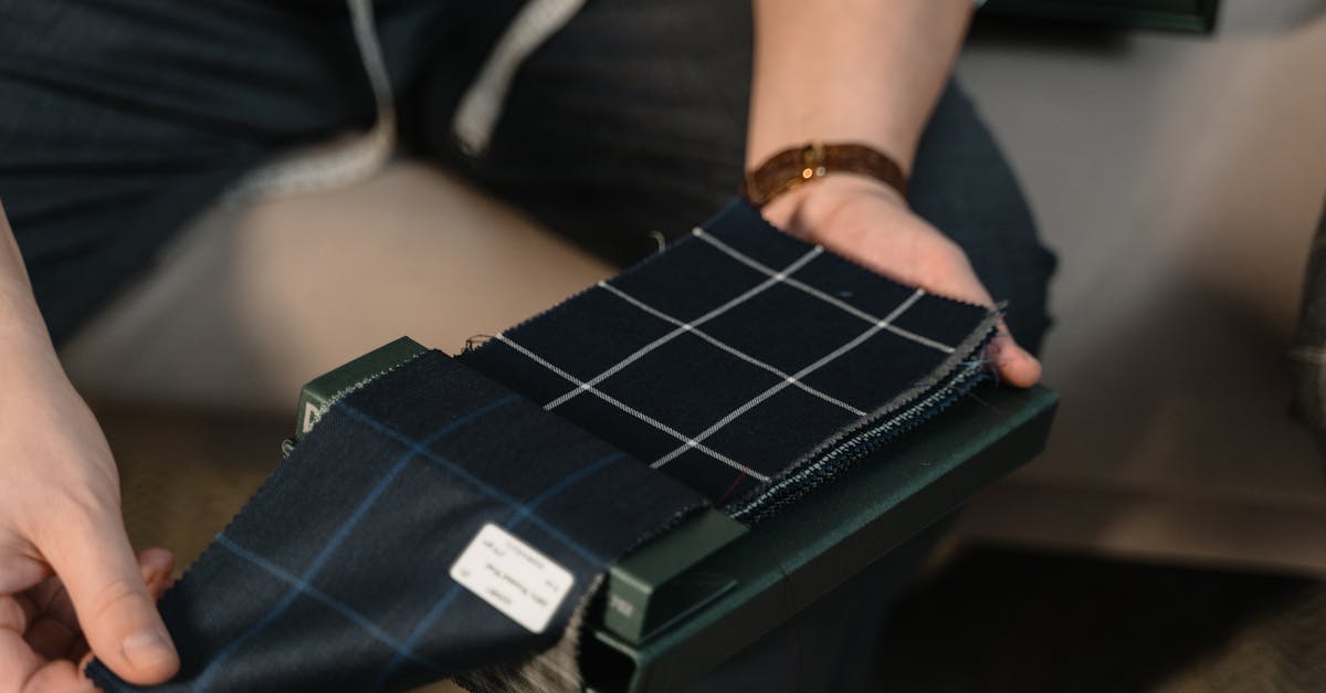 Review of Custom Wardrobe Solutions for Small Spaces