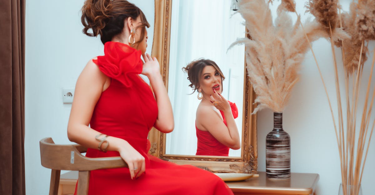 What styles of mirrored wardrobes are trending right now?