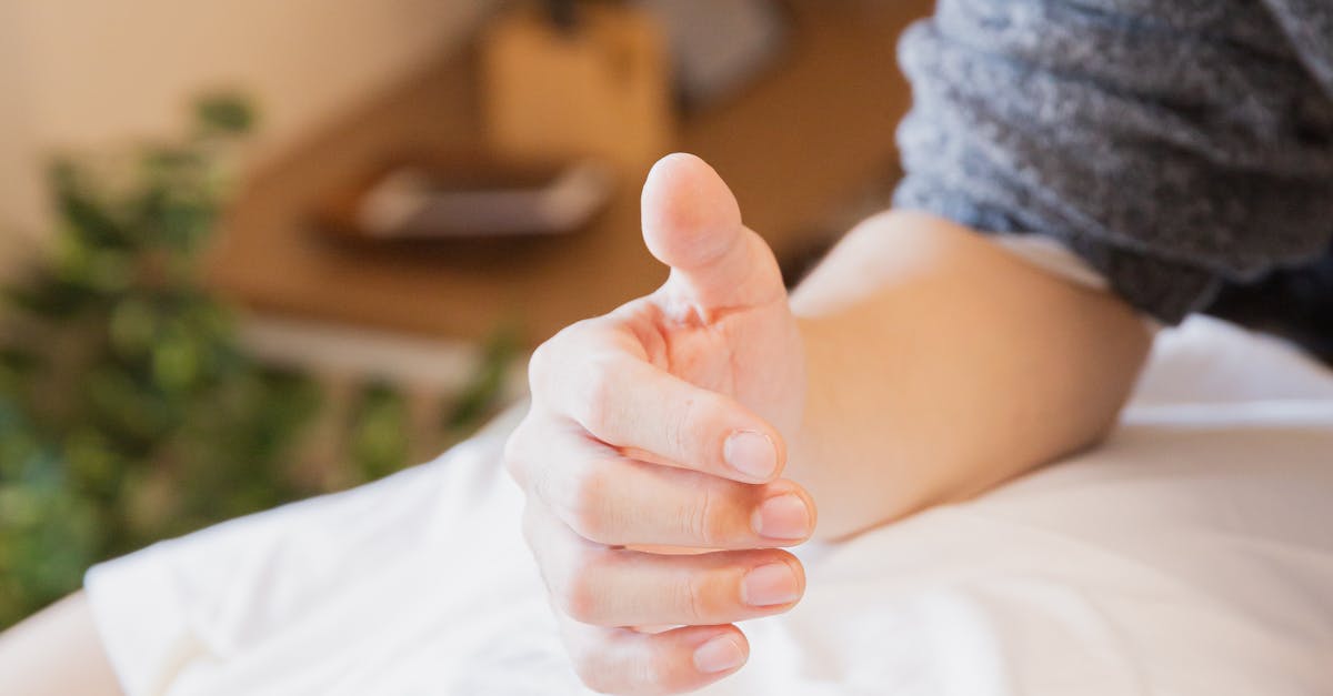 How to Create a Romantic Atmosphere at Home for Couples Massage