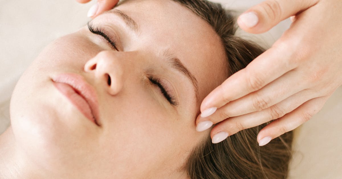 How to Create a Romantic Atmosphere Before Your Couples Massage