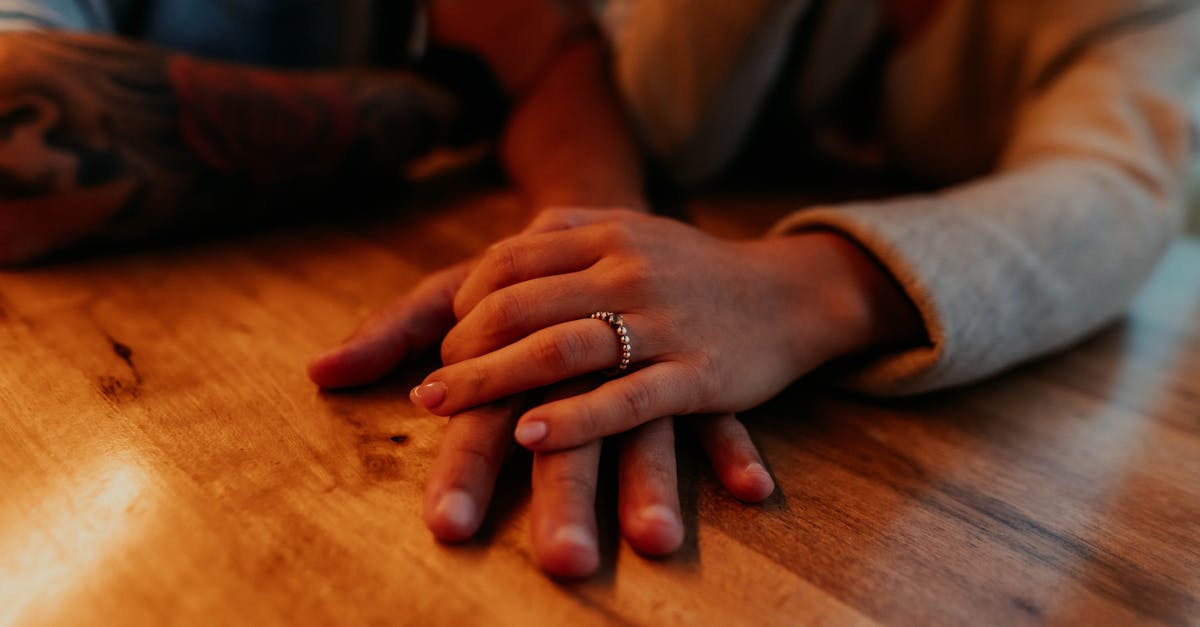 How to Create the Perfect Atmosphere for a Home Couples Massage