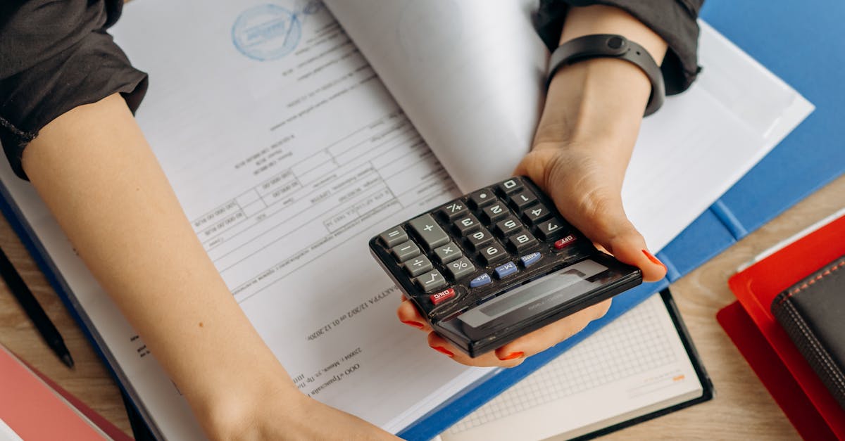 What is the income limit for AHCCCS in AZ?