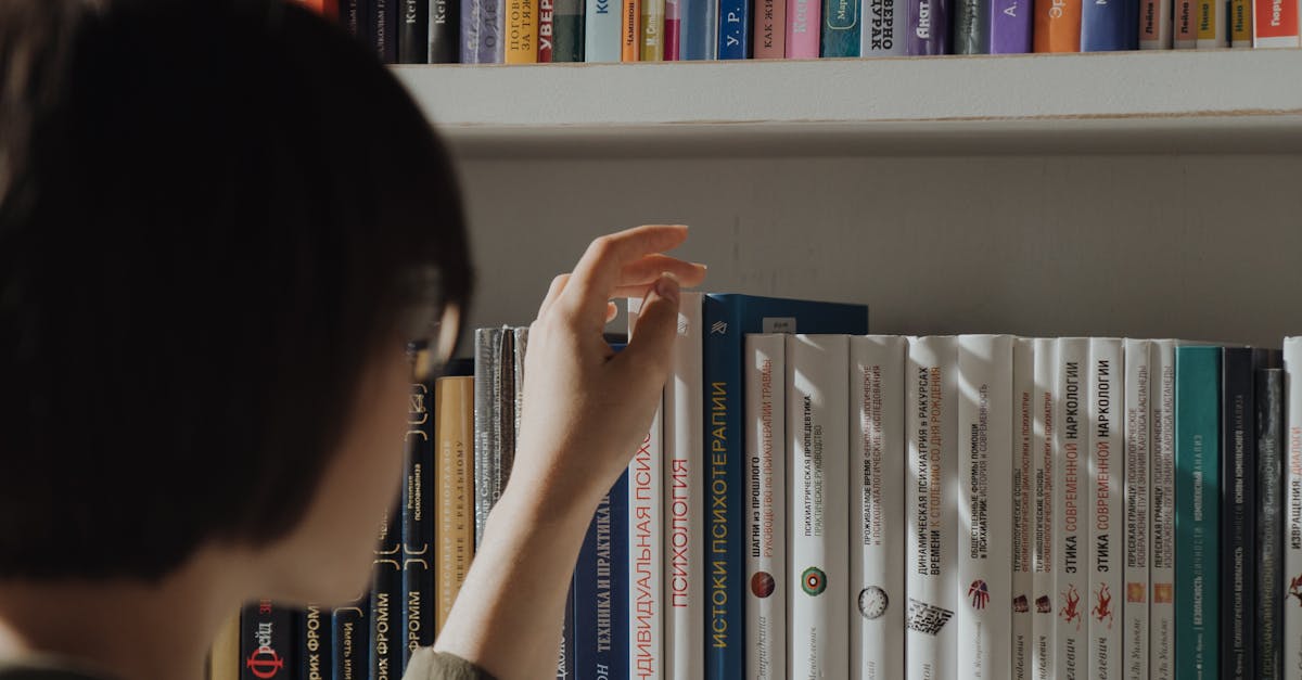 Floating Shelves vs. Traditional Shelving Units