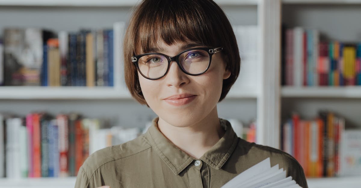 Is there a difference between bookshelf and bookcase?